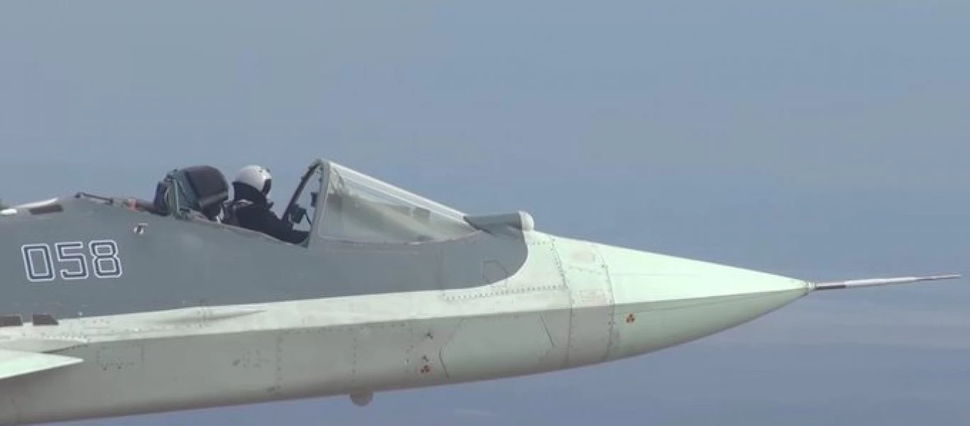 Su-57 σε δοκιμαστική πτήση χωρίς την… καλύπτρα!